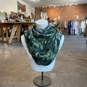 813 Ottotredici Leaf Print Scarf